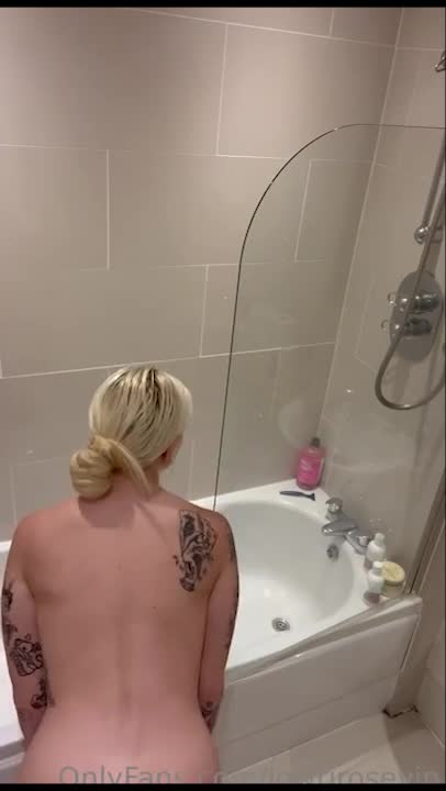 Lowri Rose Onlyfans Leaked Fully Naked Shower In Bath Cake Teen