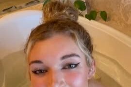 madi ruve Onlyfans leak – Fully naked in bathtub