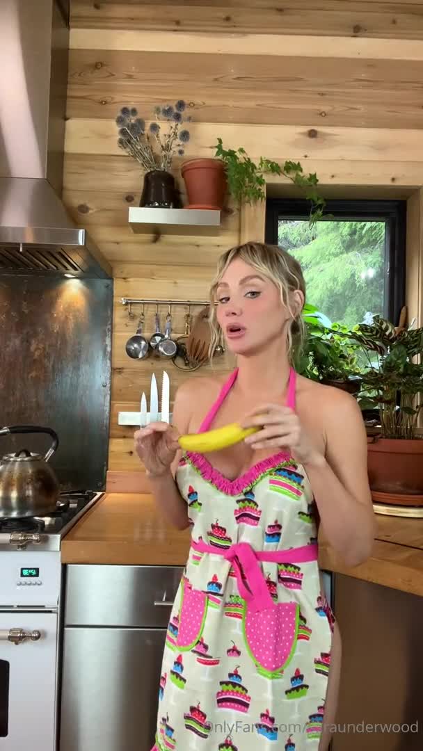 SARA UNDERWOOD NUDE SUCKING BANANA PPV VIDEO LEAKED